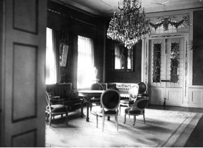 Aufsteller 5 2024 Gelber Salon_Speisesaal Abb. 1